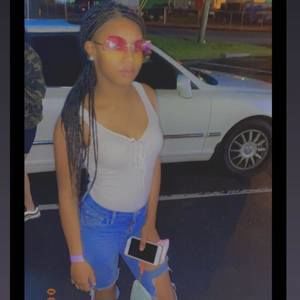 Meet your Posher, Aja